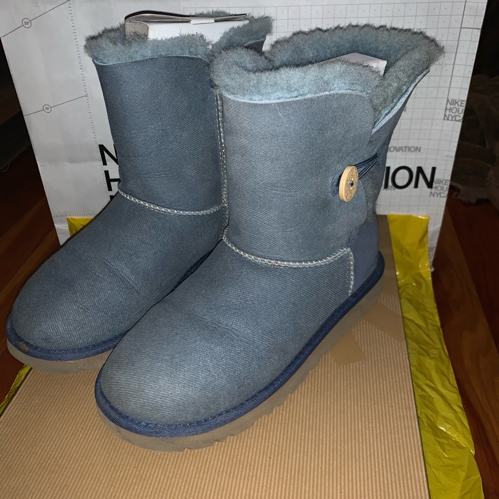 UGGs - Picture 8 of 8